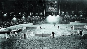 Historisches Bild eines Reitturniers in der Westfalenhalle 1925
