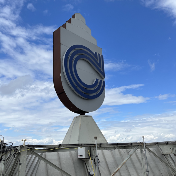 Dachwerbung des Continentale Versicherungsverbundes auf dem Dach der Westfalenhalle